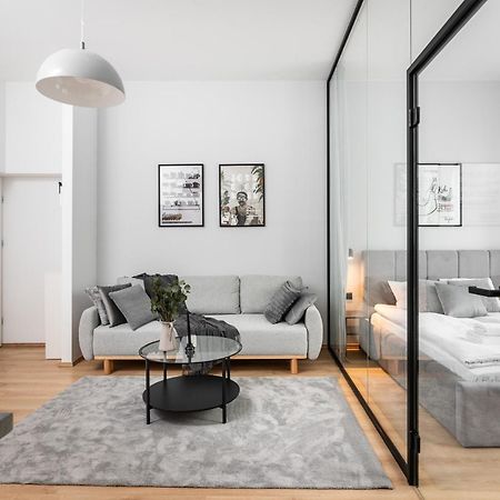 Modern Centrally Located Apartments - By Upstairs Красков Екстериор снимка