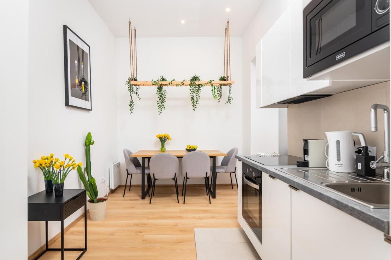 Modern Centrally Located Apartments - By Upstairs Красков Екстериор снимка