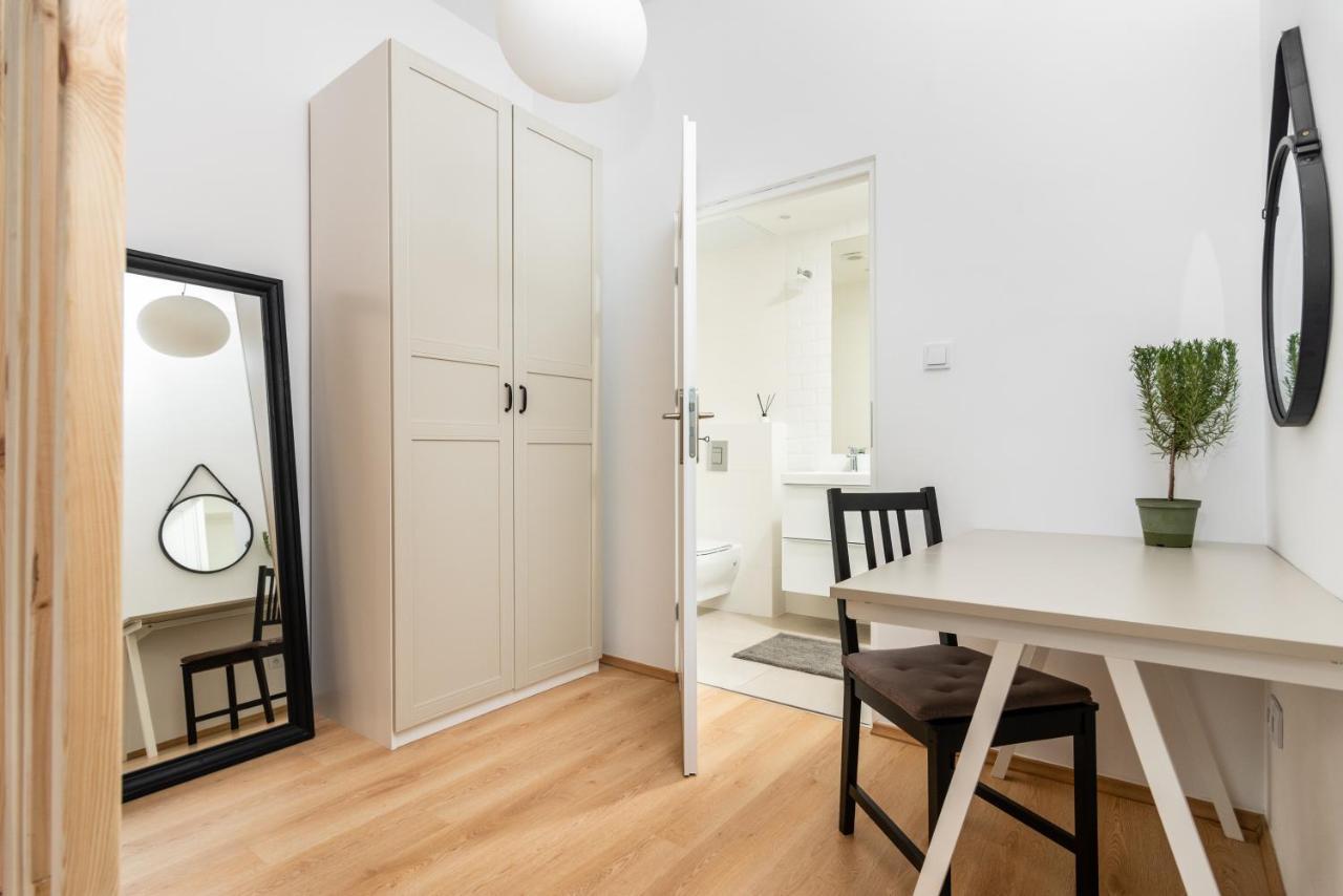 Modern Centrally Located Apartments - By Upstairs Красков Екстериор снимка
